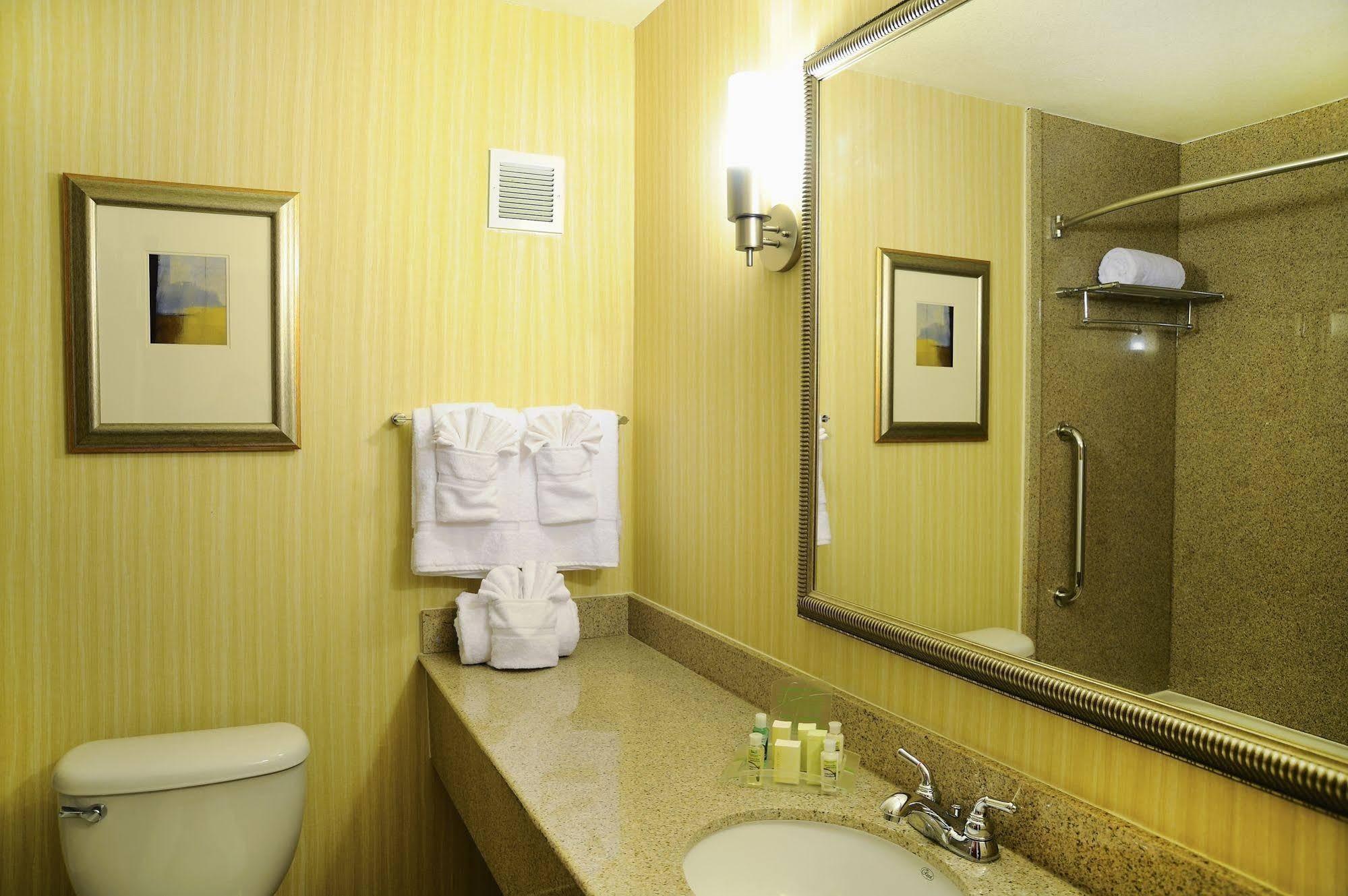Best Western Premier Richmond City Gateway Екстериор снимка