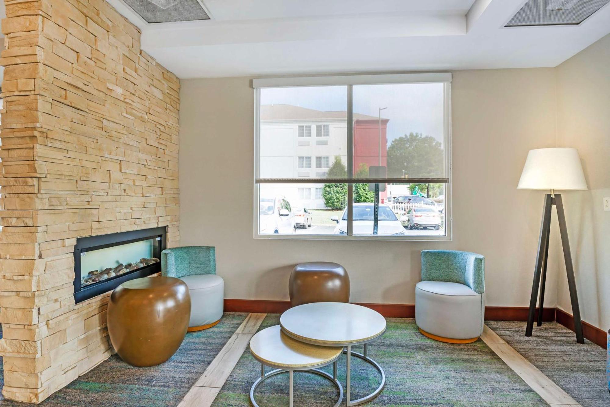 Best Western Premier Richmond City Gateway Екстериор снимка